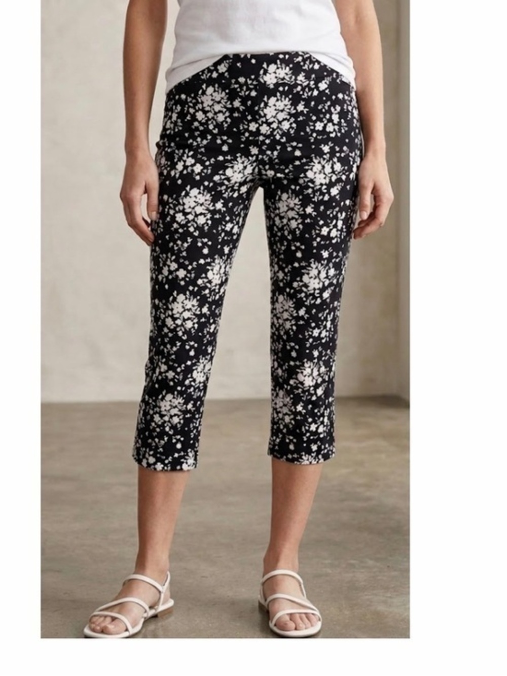 NWT Croft & Barrow Capri Pants Floral Comfort Waistband Stretch 6 Petite